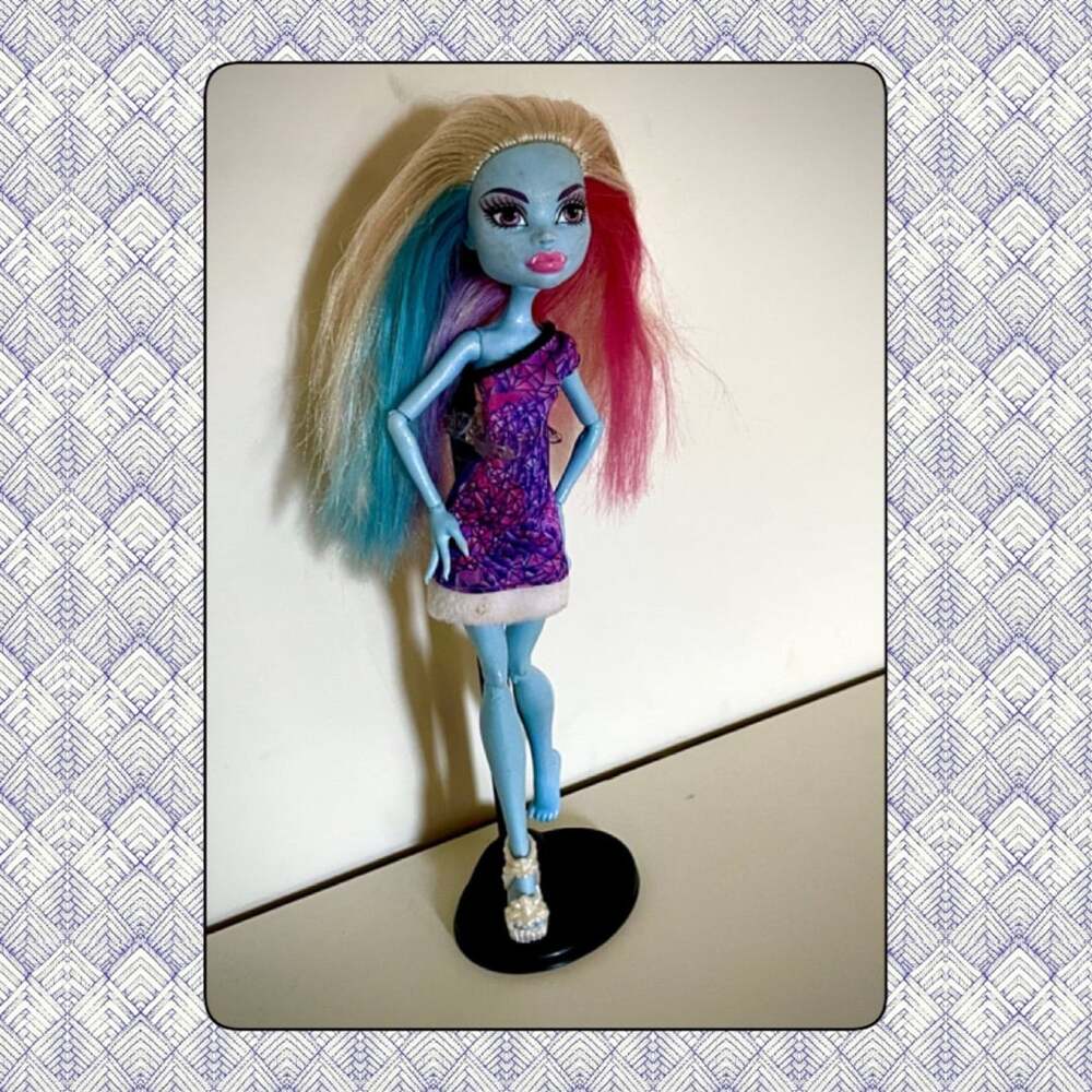 MONSTER HIGH SCARIS CITY OF FRIGHTS ABBEY BOMINABLE.